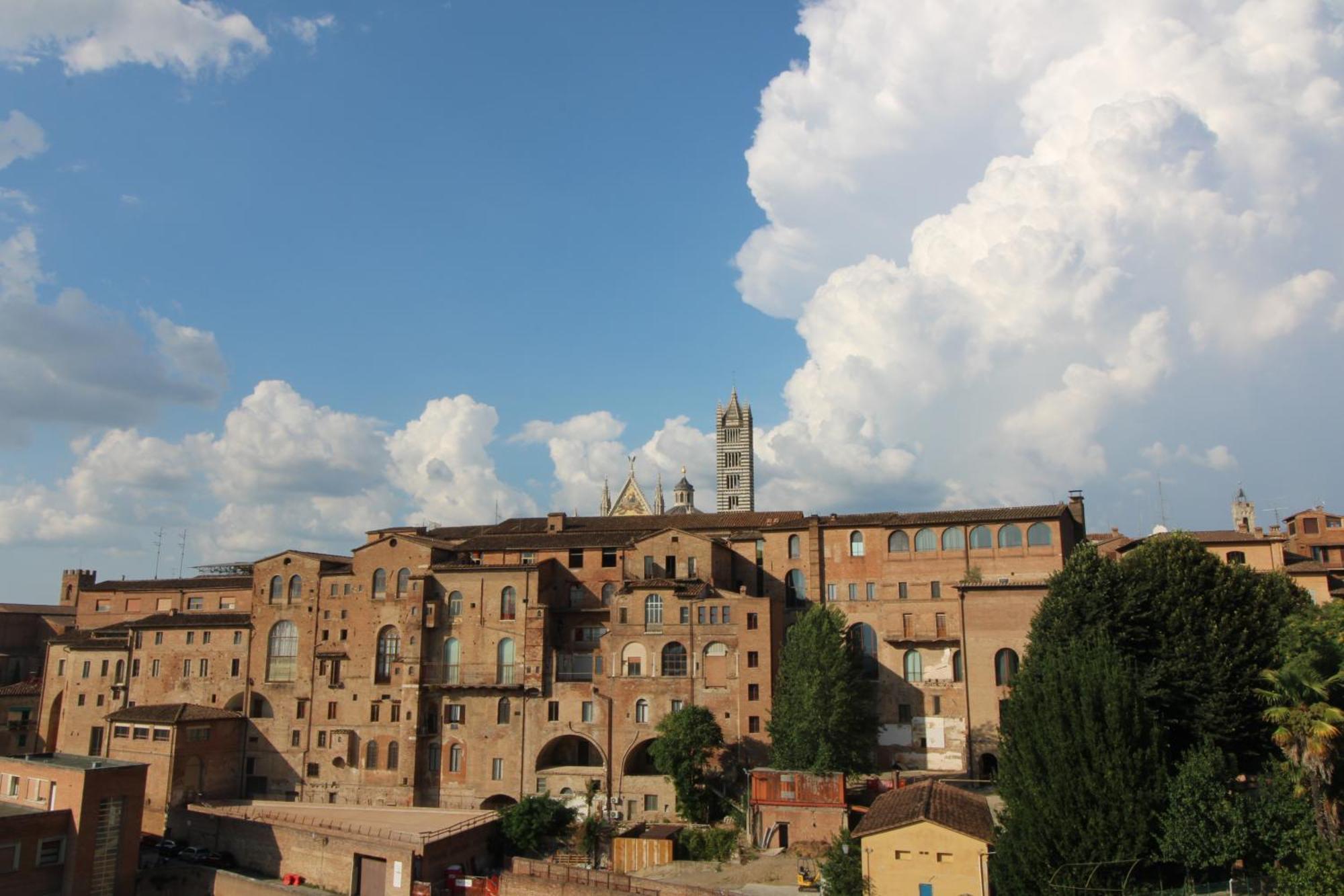 The View Apartment Siena Bagian luar foto